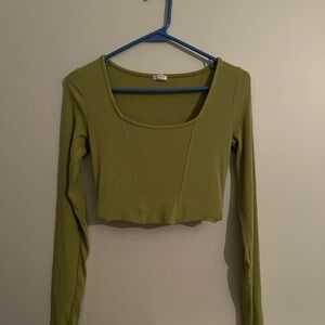 Cropped long sleeved shirt